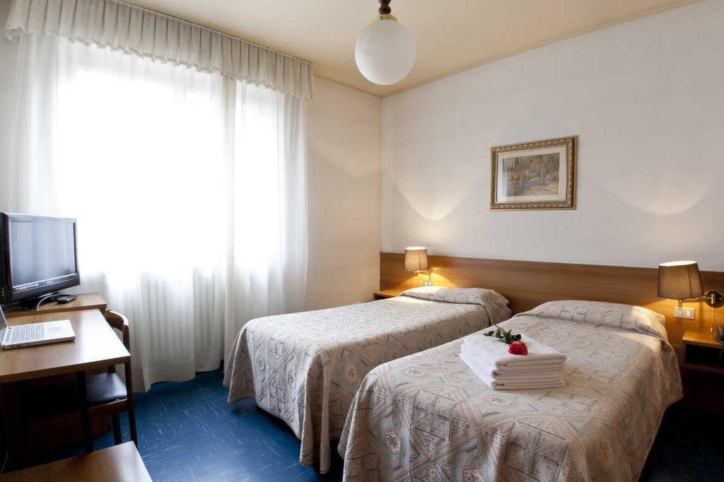 Hotel Dante Ponte nellʼAlpi Buitenkant foto