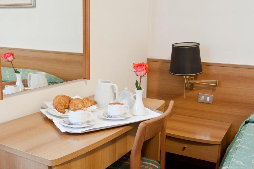 Hotel Dante Ponte nellʼAlpi Buitenkant foto