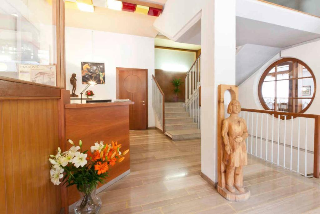 Hotel Dante Ponte nellʼAlpi Buitenkant foto